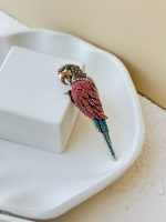 سنجاق سینه طوطی